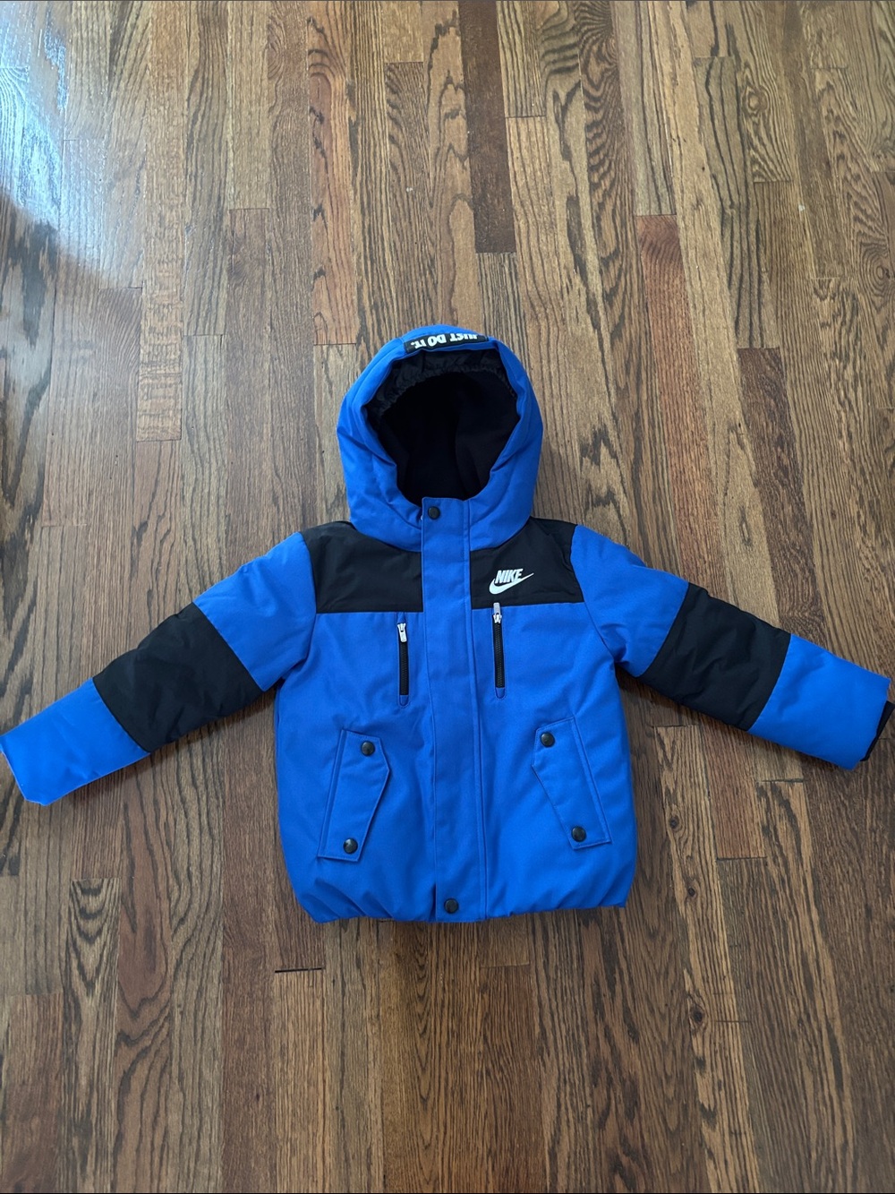 Nike Boys Outdoor Woven Hooded Color Blocked Jacket blue and black size 6